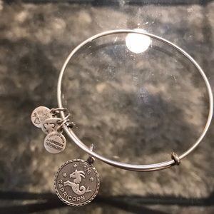 Bracelet/ bangle